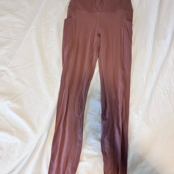 Basically New Lululemon Size 2 Leggings. Originally 110$ - Picture 3 of 3